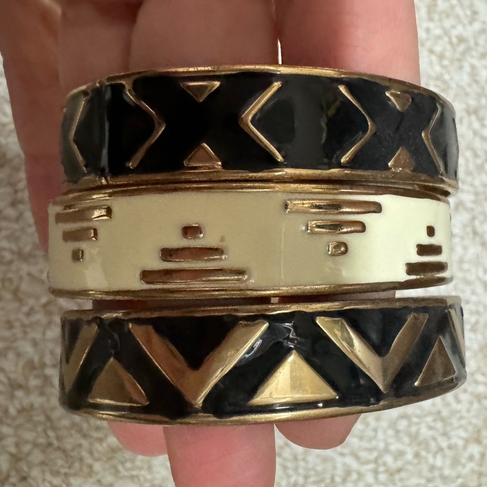 Fashion bangles set of three